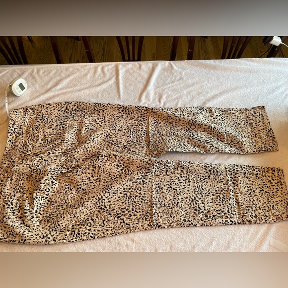 Chico’s Brigitte So Slimming size 2.5R animal print ankle pants - Picture 6 of 13